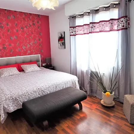 Nuria Seaview Beach-apartment