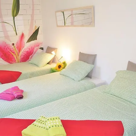 Nuria Seaview Beach-apartment *